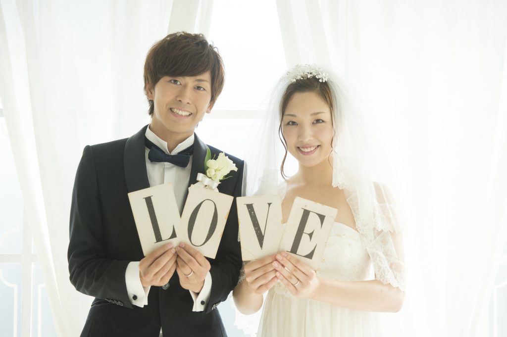結婚する男女