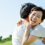 【女性向け】婚活で年下の男性を狙うのは厳しい？成婚するコツをプロが伝授