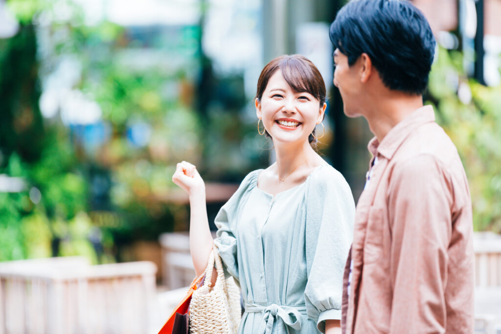 【男性向け】実家暮らしは婚活で不利?女性からの印象や気を付けたい事をプロが解説
