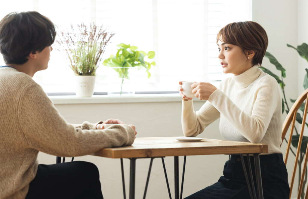 結婚は危険？マザコン男性の特徴と見分け方や良いマザコンとの違いも解説